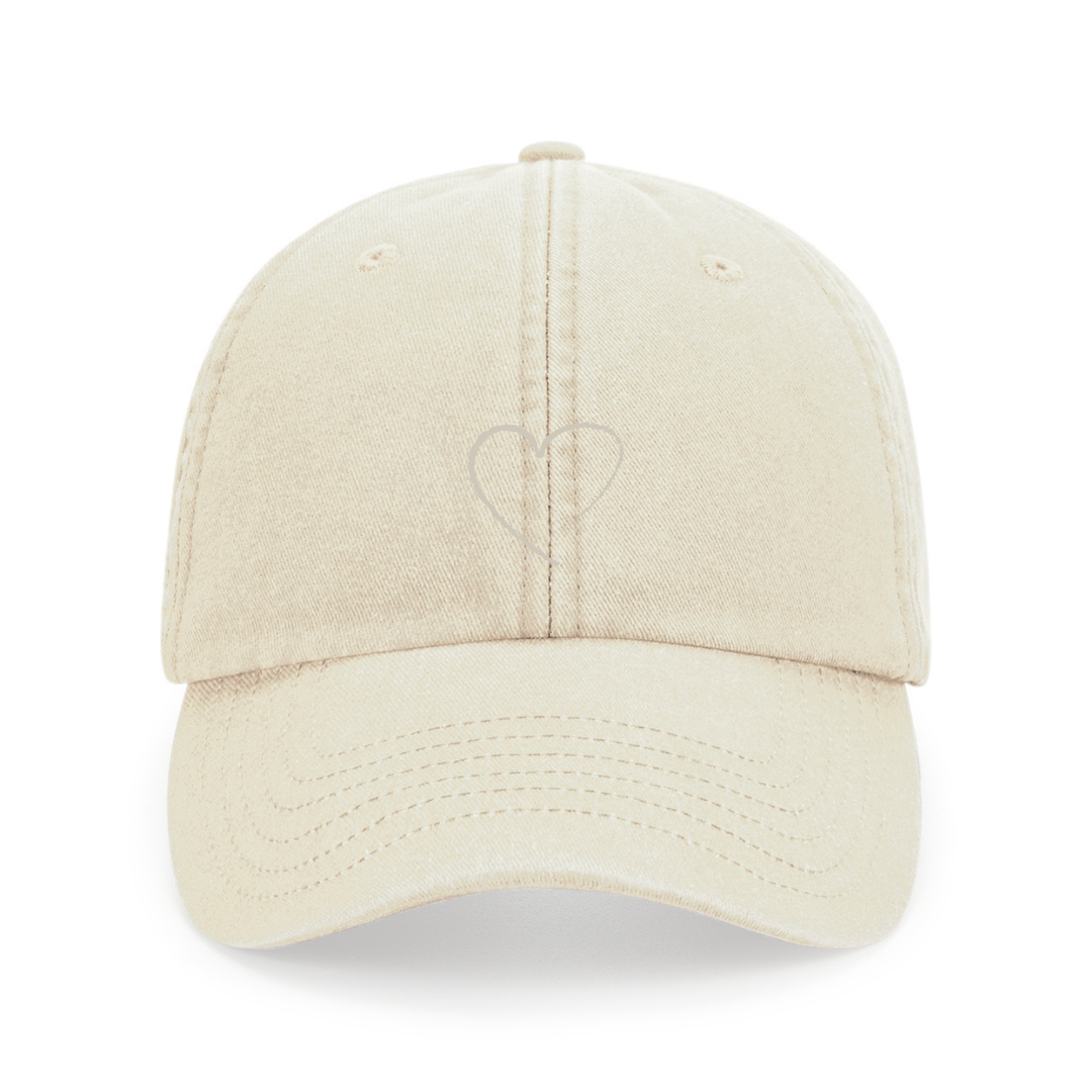 Beige Vintage Cap mit Ton-in-Ton Herz-Stickerei – Adept Studios