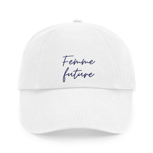 Weiße Vintage Cap mit navyfarbener Stickerei „Femme future“ – Statement & Empowerment Cap für Frauen – Adept Studios